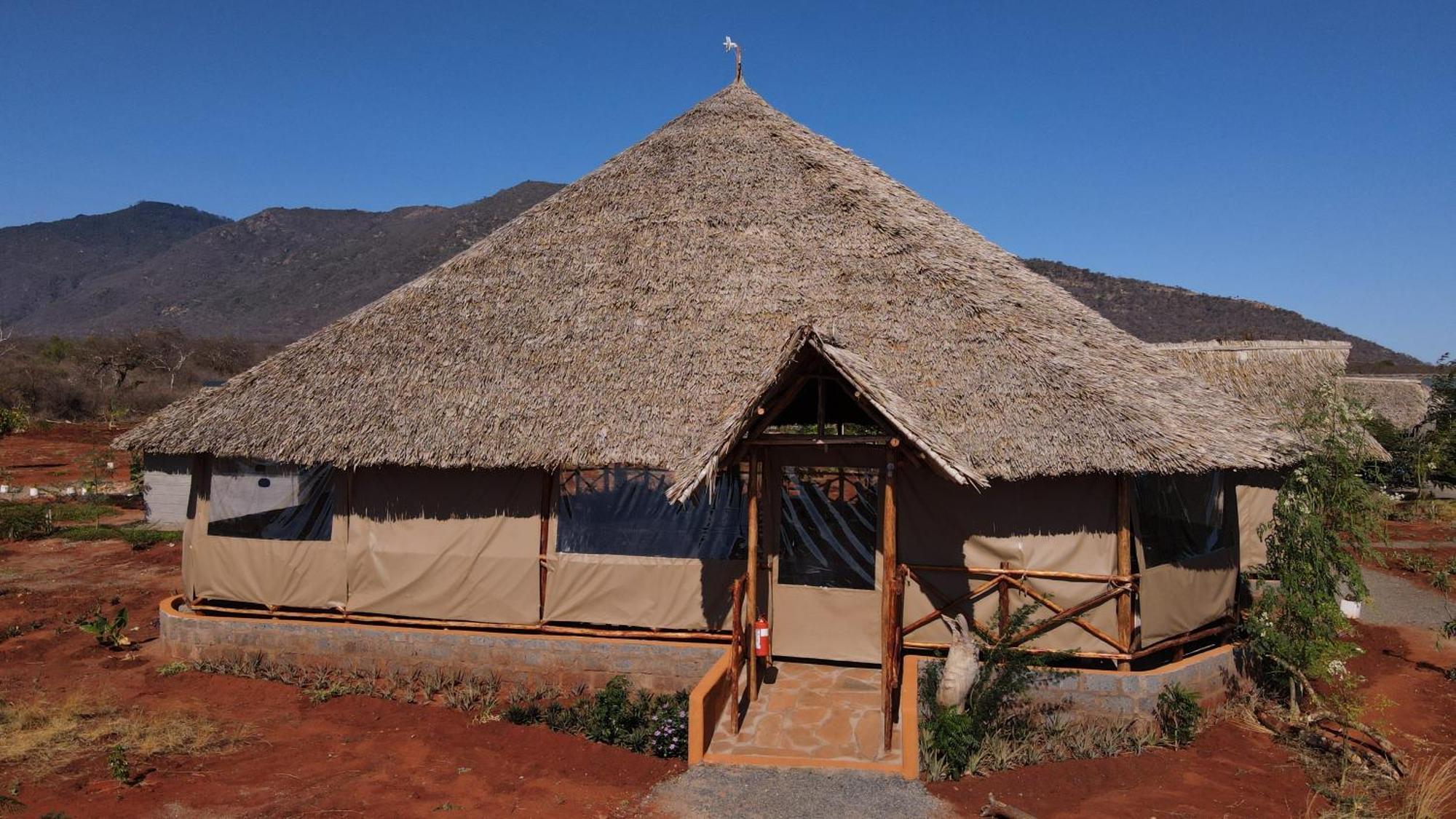 Tausa Tsavo Eco Lodge Voi Bagian luar foto